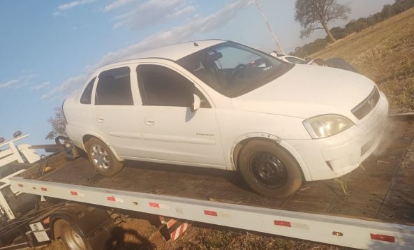 Veículo tomado de assalto em posto de combustível em Patos de Minas é localizado