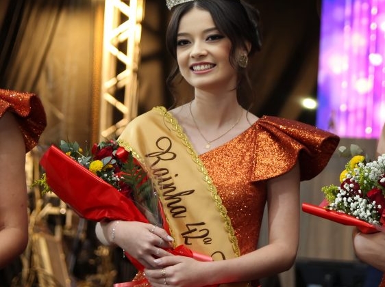 Camilly Fontebassi é eleita rainha da 42ª Festa da Produção de Presidente Olegário