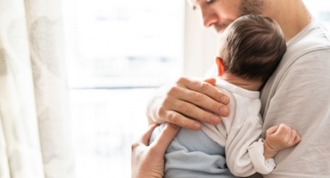 Senado Federal discuti ampliação da licença-paternidade de 5 para 75 dias e criação do salário-paternidade