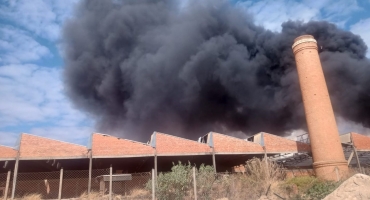 Curto-circuito pode ter causado incêndio próximo a antiga cerâmica em Presidente Olegário