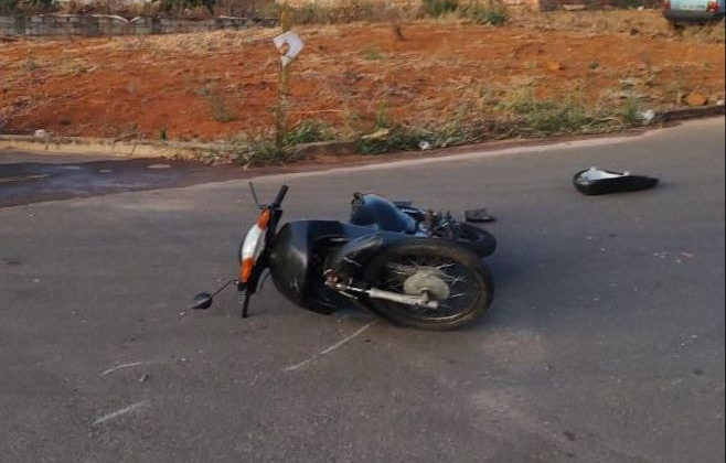 Carmo do Paranaíba – Motociclista fica gravemente ferida em acidente envolvendo automóvel no bairro Nova Floresta