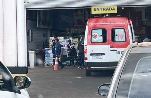 Homem sofre mal súbito e morre na entrada de supermercado em Patos de Minas