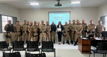 Carmo do Paranaíba – Promotora realiza Palestra sobre tipos penais incidentais da Lei de Abuso de Autoridade para policiais militares e Controle Externo do Ministério Público