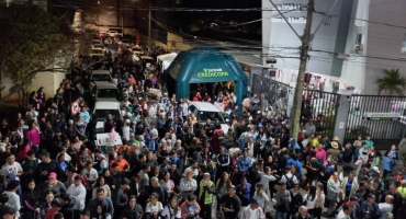 Multidão de fiéis participaram da caminhada de Nossa Senhora da Abadia, em Patos de Minas