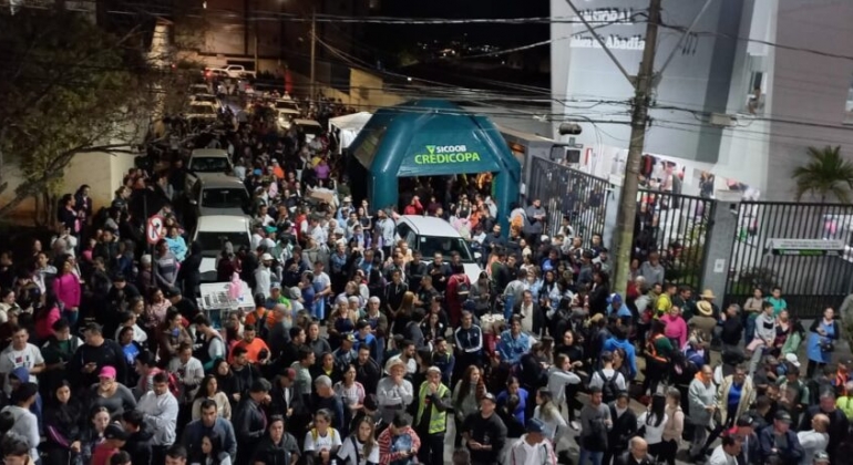 Multidão de fiéis participaram da caminhada de Nossa Senhora da Abadia, em Patos de Minas