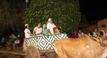 Imagem de Nossa Senhora da Piedade é levada em carreata da Comunidade de Baú até o Distrito de Monjolinho