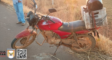 São Gotardo - Motoqueiro colide contra traseiro de automóvel na MG-235 e fica ferido 