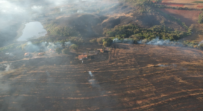 Incêndio na região de Capão das Canoas nos municípios de Lagoa Formosa e Patos de Minas já atinge mais de 300 hectares 