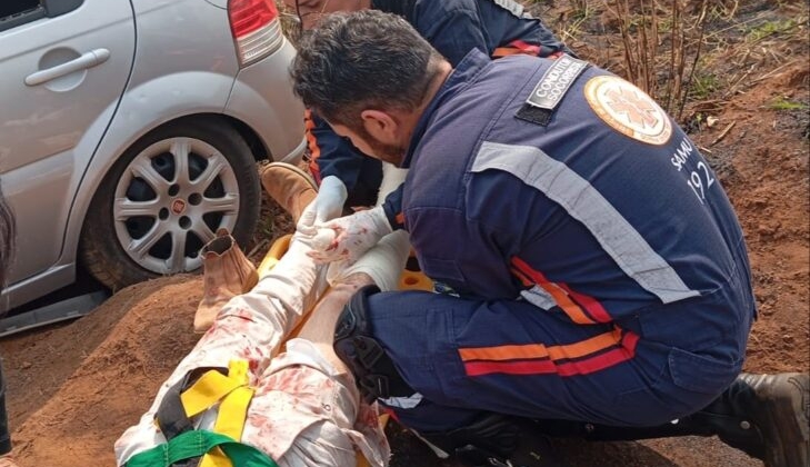 Jovem cochila ao volante e veículo vai parar fora da pista da BR-354, próximo ao trevo de Carmo do Paranaíba