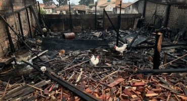 Incêndio destrói marcenaria na cidade de Patos de Minas 