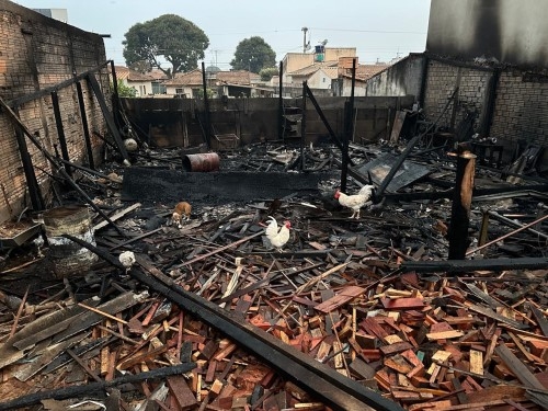 Incêndio destrói marcenaria na cidade de Patos de Minas 