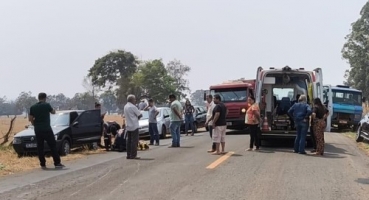 Pneu de motocicleta estoura na LMG-743 e deixa duas mulheres feridas; uma com fratura exposta 