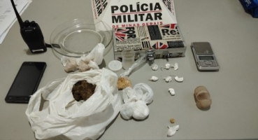 Tiros - Polícia Militar apreende drogas e encaminha casal suspeito de tráfico para a delegacia 