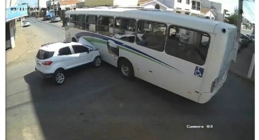 Motorista avança parada obrigatória e colide contra ônibus de transporte público no bairro Lagoa Grande