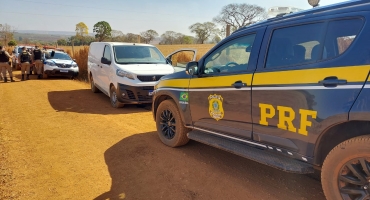 Veículo roubado em Uberaba é recuperado pela PRF na zona rural de Patrocínio