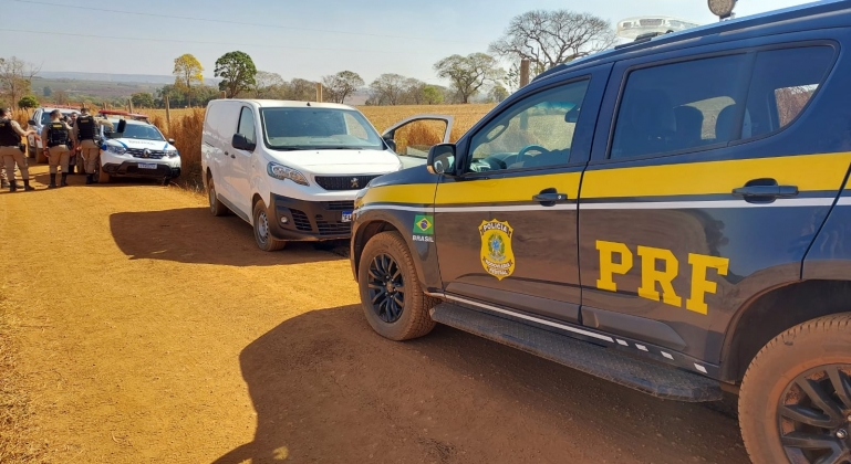 Veículo roubado em Uberaba é recuperado pela PRF na zona rural de Patrocínio