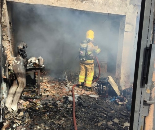 Brechó fica destruído pelo fogo em Patos de Minas