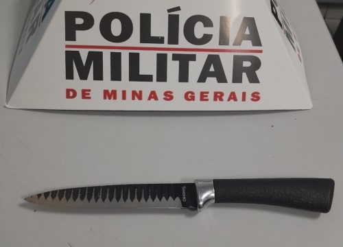 Homem de 32 anos tem pulmão perfurado ao ser atingido por golpe de faca em Patos de Minas Homem de 32 anos tem pulmão perfurado ao ser atingido por golpe de faca em Patos de Minas
