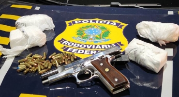 GPT da PRF de Patos de Minas prende homem de 39 anos por tráfico de drogas e porte ilegal de arma de fogo