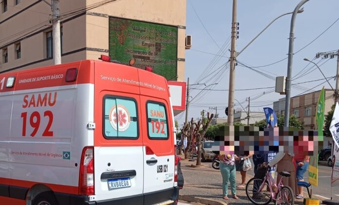 Carmo do Paranaíba – SAMU socorre idosa de 94 anos atropelada no centro da cidade