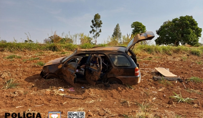 Veículo que seguia para Carmo do Paranaíba capota na BR-352 e bebê de um ano e três meses morre