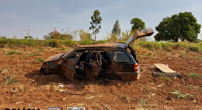 Veículo que seguia para Carmo do Paranaíba capota na BR-352 e bebê de um ano e três meses morre