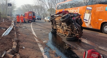 Quatro militares do Corpo de Bombeiros de Patos de Minas ficam feridos em grave acidente na BR-365