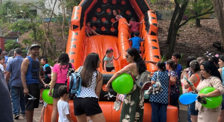 Sicoob Credipatos celebra o Dias das Crianças no Parque do Mocambo em Patos de Minas 