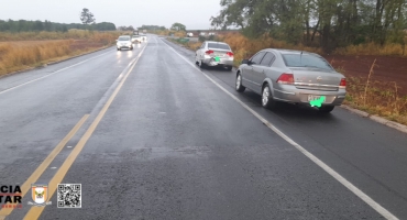 Lagoa Formosa - Colisão traseira debaixo de chuva deixa dois veículos danificados na BR-354 