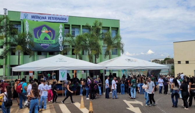 Observatório - Milhares de estudantes conhecem cursos e estrutura do Unipam