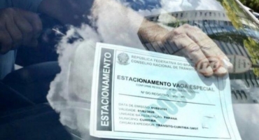 Credencial de estacionamento para idoso e PCD ganha versão digital