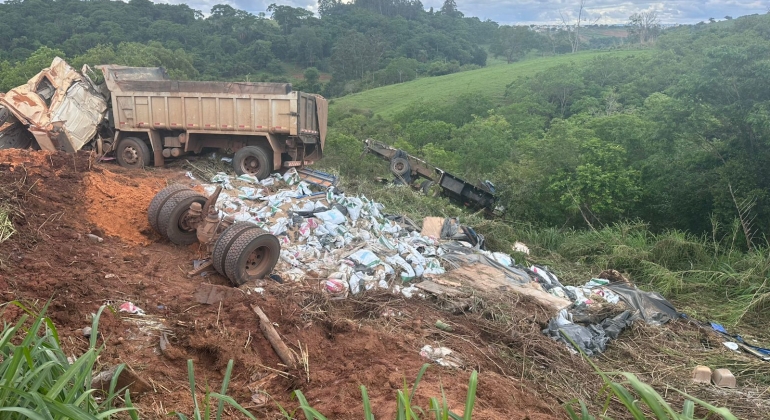 Motorista da cidade de Lagoa Formosa morre em acidente envolvendo dois caminhões na MGC-354; em Patos de Minas 