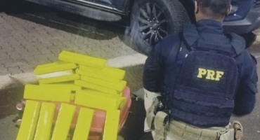 Polícia Rodoviária Federal prende mulher com 23 quilos de maconha na BR-365