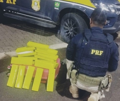 Polícia Rodoviária Federal prende mulher com 23 quilos de maconha na BR-365