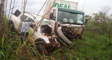 Acidente fatal - Uma pessoa morre em acidente envolvendo carro e caminhão na BR-354; no município de Rio Paranaíba 