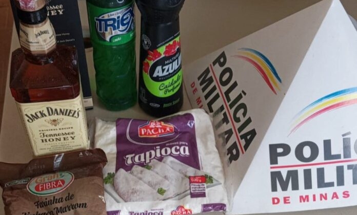 Jovem furta produtos em supermercado na cidade de Carmo do Paranaíba, mas acaba preso pela Polícia Militar Jovem furta produtos em supermercado na cidade de Carmo do Paranaíba, mas acaba preso pela Polícia Militar