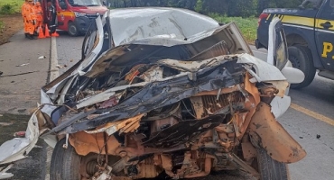 Colisão traseira na BR-365, no município de Patos de Minas, deixa motorista de automóvel ferido Colisão traseira na BR-365, no município de Patos de Minas, deixa motorista de automóvel ferido
