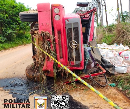 Coromandel - Motorista sofre acidente ao desviar de árvore caída na pista da BR-188 e morre Coromandel - Motorista sofre acidente ao desviar de árvore caída na pista da BR-188 e morre