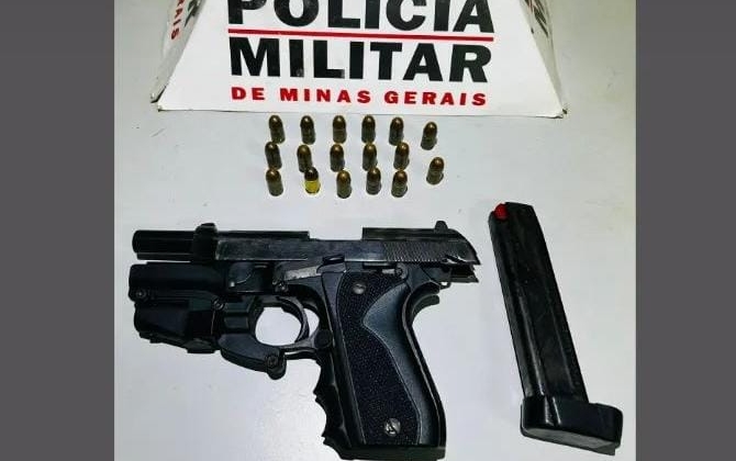 Motociclista é detido transitando com arma de fogo na cintura em Patos de Minas Motociclista é detido transitando com arma de fogo na cintura em Patos de Minas