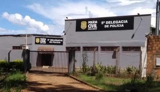 Carmo do Paranaíba - Suspeito de furto que levou mais de 240 mil reais em dinheiro, diamantes e joias de empresa é preso pela Polícia Civil Carmo do Paranaíba - Suspeito de furto que levou mais de 240 mil reais em dinheiro, diamantes e joias de empresa é preso pela Polícia Civil