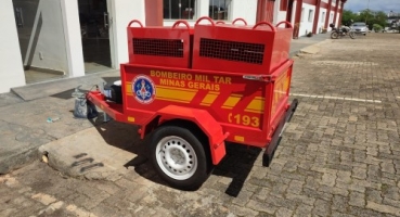 Patos de Minas - Cão que corria atrás da “Carreta Furacão” é capturado pelos bombeiros após atacar pedestres 