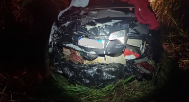 Crianças de 2 e 3 anos escapam sem ferimentos de acidente ocorrido na BR-365; no município de Patos de Minas Crianças de 2 e 3 anos escapam sem ferimentos de acidente ocorrido na BR-365; no município de Patos de Minas
