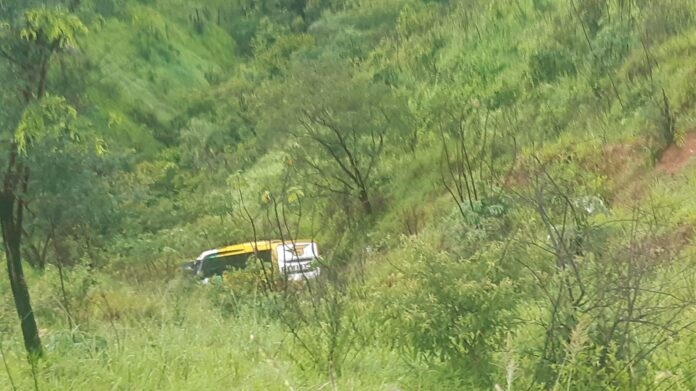 Motorista de ônibus da empresa Gontijo morre e dez passageiros ficam feridos em grave acidente na BR-262