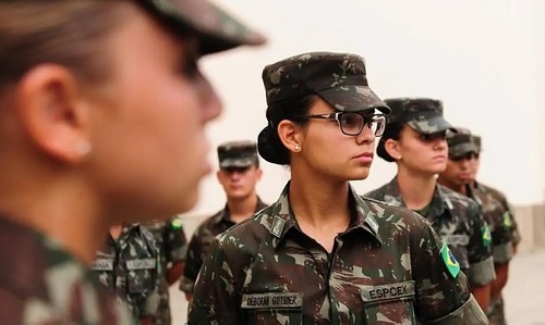 Forças Armadas começam alistamento voluntário feminino Forças Armadas começam alistamento voluntário feminino