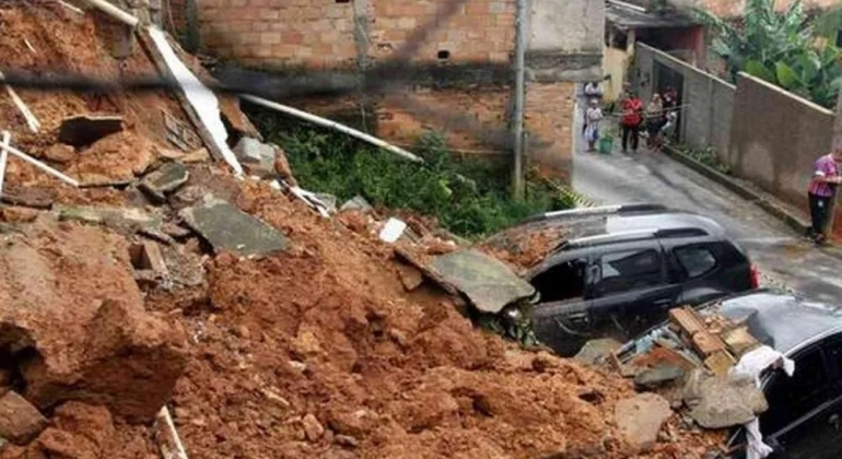 Chuva causa tragédia em Minas Gerais e eleva número de mortes para 24