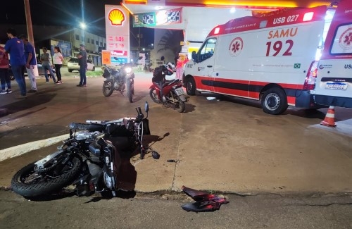  Patos de Minas - Acidente entre motocicletas deixa três feridos no cruzamento da Rua Major Gote com a Rua Pará