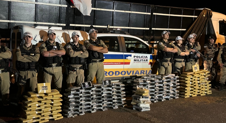 Durante operação na MG-050 Polícia Militar Rodoviária apreende drogas avaliadas em 16 milhões de reais Durante operação na MG-050 Polícia Militar Rodoviária apreende drogas avaliadas em 16 milhões de reais