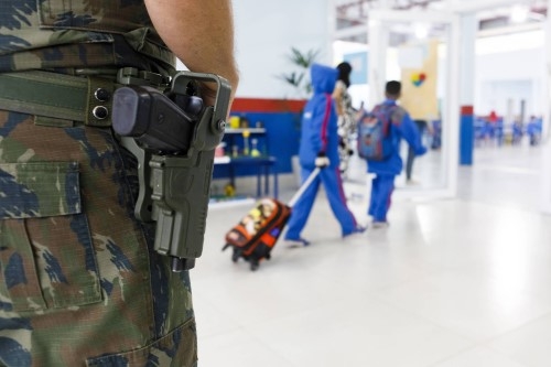 Policiamento e videomonitoramento: nova lei reforça segurança nas escolas de Minas Gerais Policiamento e videomonitoramento: nova lei reforça segurança nas escolas de Minas Gerais