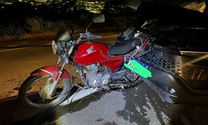 Passageira de motocicleta morre depois de grave acidente na BR-262 Passageira de motocicleta morre depois de grave acidente na BR-262