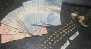 Polícia Militar de Patos de Minas prende homem por tráfico de drogas na Avenida Tomaz de Aquino Polícia Militar de Patos de Minas prende homem por tráfico de drogas na Avenida Tomaz de Aquino